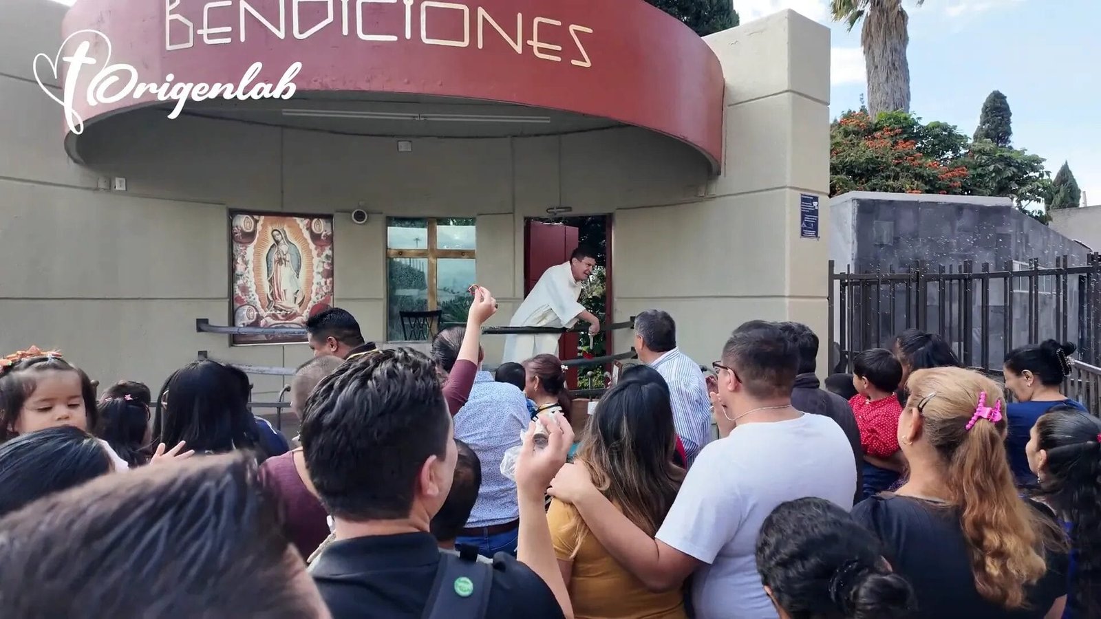 Invocando la protección de la Virgen y los ángeles